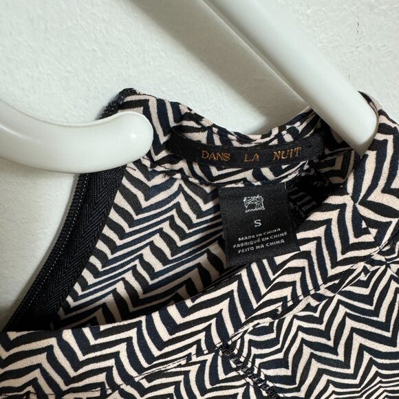 Short-sleeved blouse - Picture 2 of 6